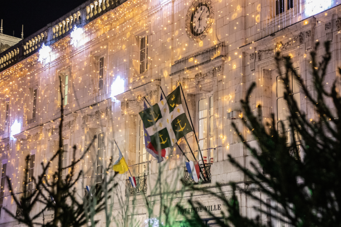 photo Hôtel de ville de Rochefort illuminée